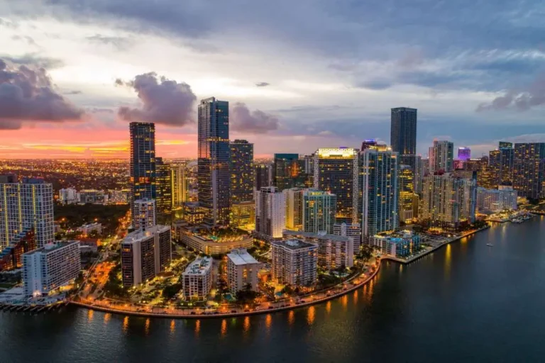 Apartamentos en Brickell Miami: La Guía Definitiva para Compradores Latinos 2026